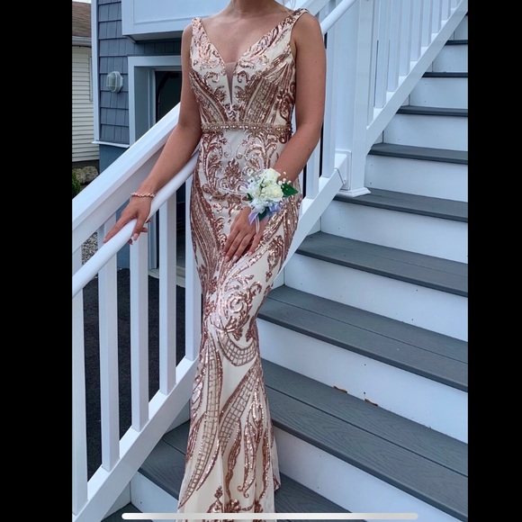 PROM DRESS - Picture 2 of 7